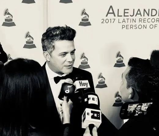 Alejandro Sanz fue honrado en los Latin Grammy y anuncia la preventa de 